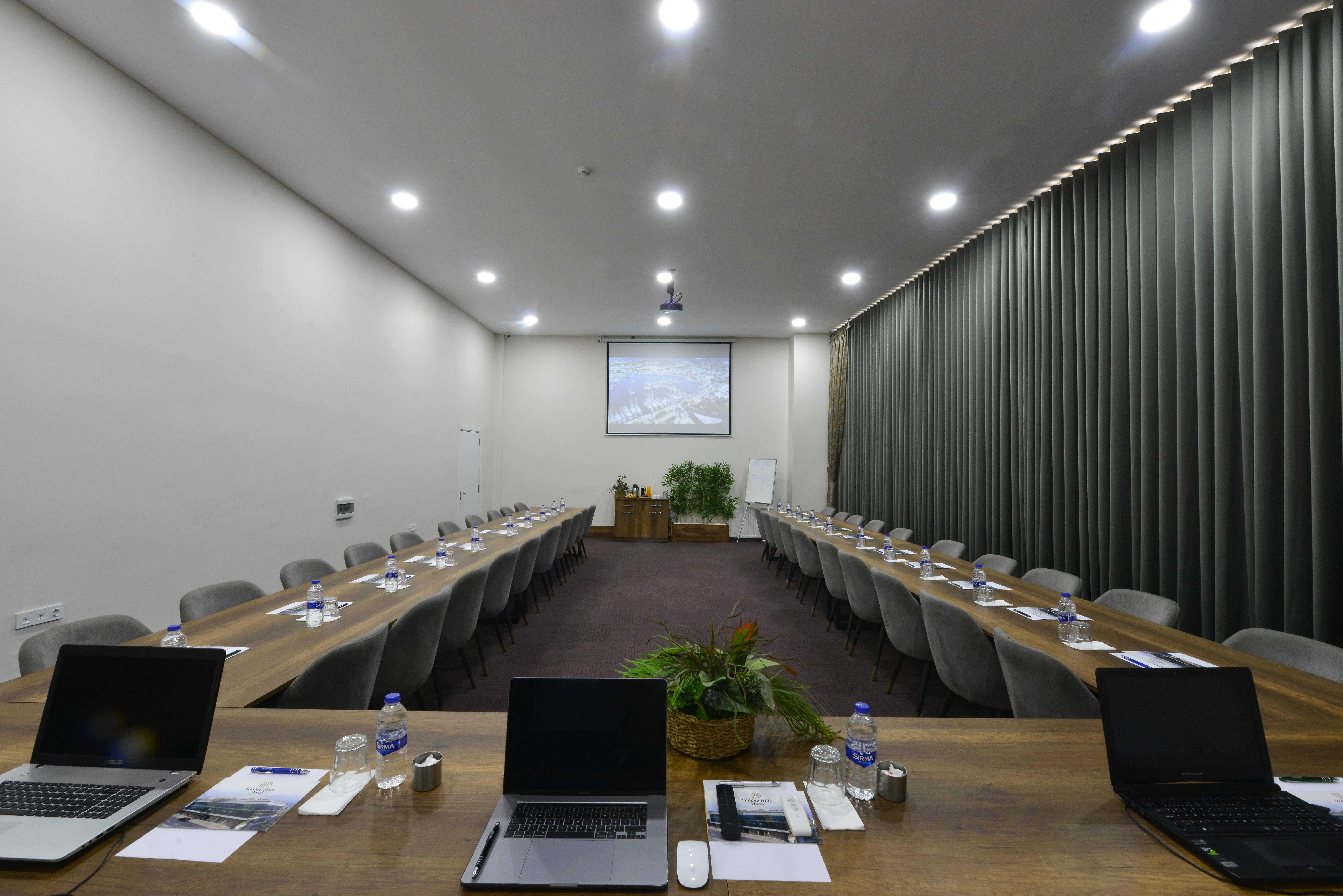 Best Western Premier Hidden Hills Hotel Istanbul Luaran gambar A meeting room at the National University of Singapore