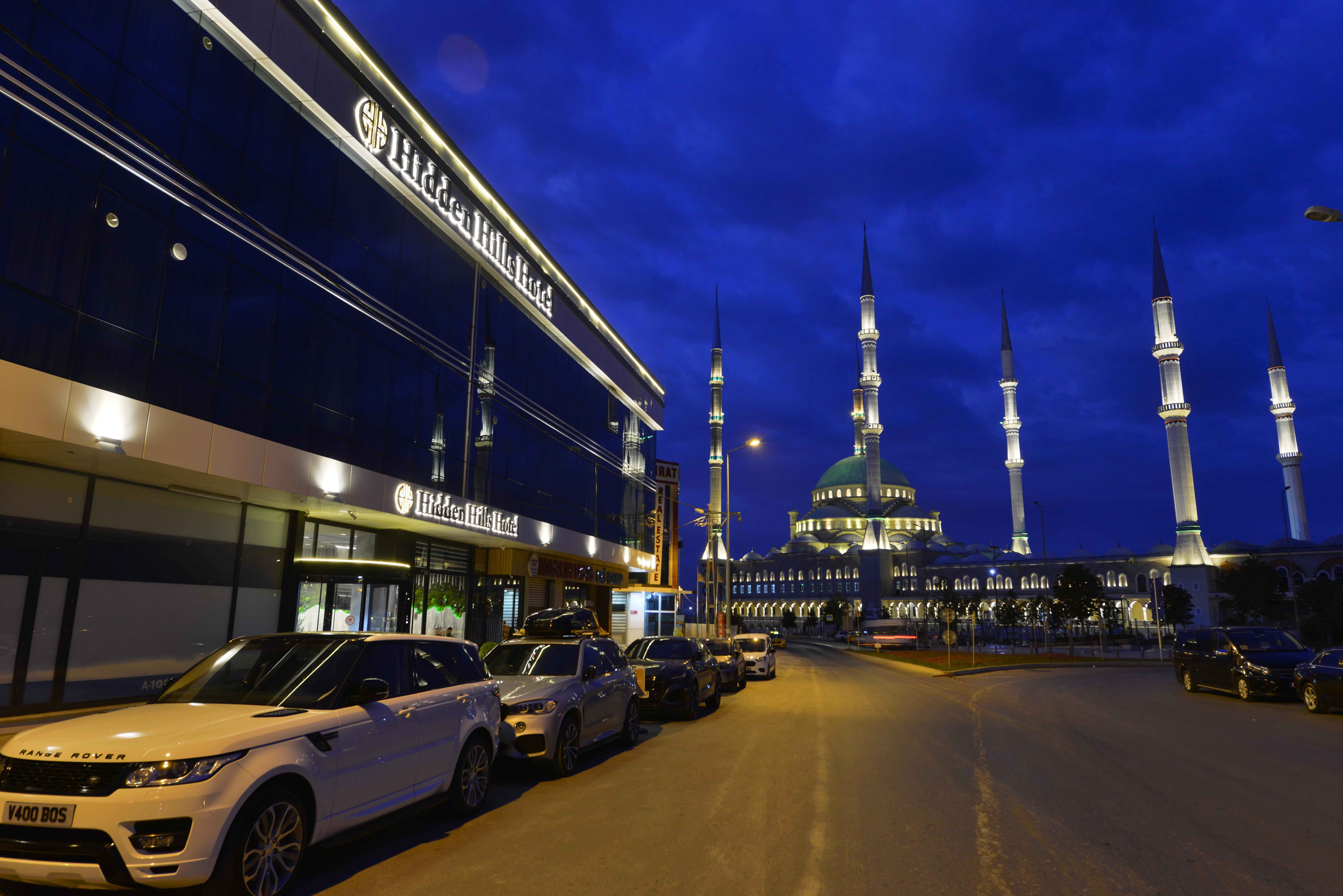 Best Western Premier Hidden Hills Hotel Istanbul Luaran gambar The mall at night