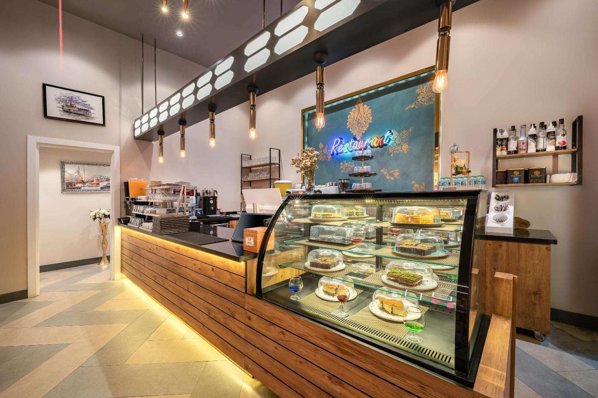 Best Western Premier Hidden Hills Hotel Istanbul Luaran gambar The interior of a typical café